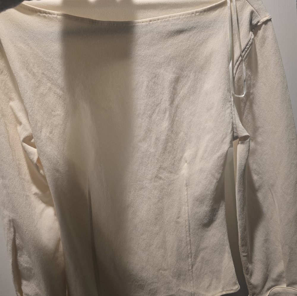 Chic Cream Open-Back Top - Picture 4 of 5